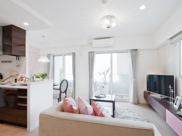 Bright and warm full of natural light, Living multifaceted lighting of the corner dwelling unit unique.