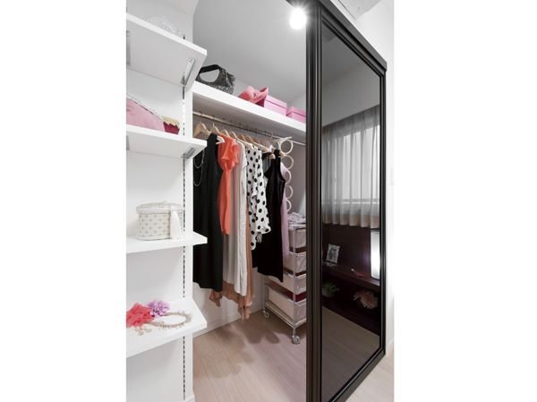 It can be stored securely to the ceiling, Happy to a walk-in closet to be put away pick out clothes.