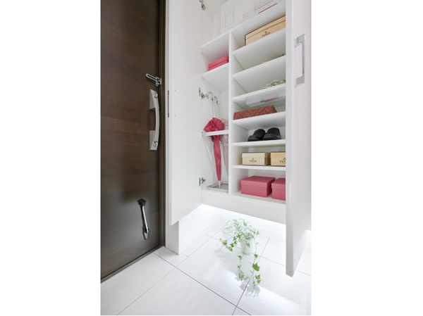 Directions to the model room (a word from the person in charge)