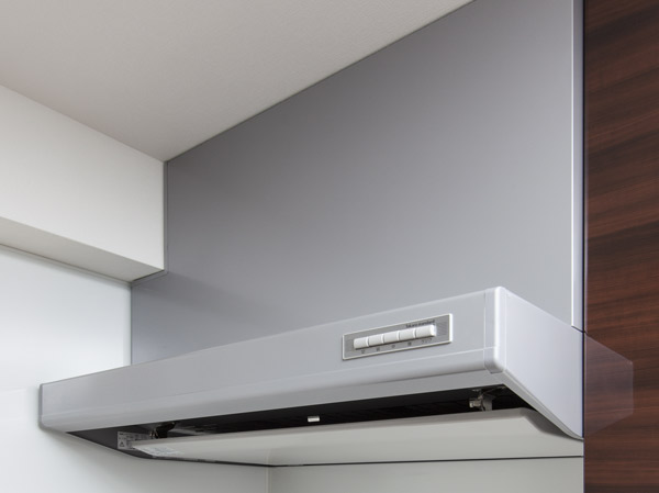 Kitchen.  [Range food] To suck the smoke rise to the powerful, Adopt a large range hood. Dirt has adopted a high-quality enamel that does not soak into the rectifying plate. Remove can also be a table is also a specification that the back can also be washed.