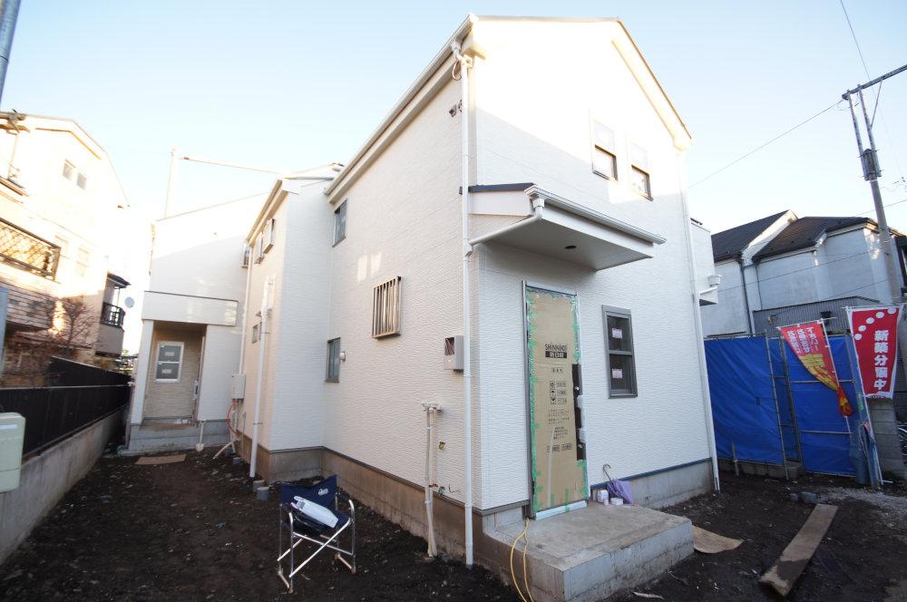 Same specifications photos (appearance). In a quiet residential area of ​​Suginami Hon'amanuma 1-chome, Newly built single-family final Building 1 is an introduction, which is located on the JR Chuo Line "Asagaya" station walk 15 minutes away. South in shaping land is good per sun because that is the adjacent land passage. (Enforcement example)