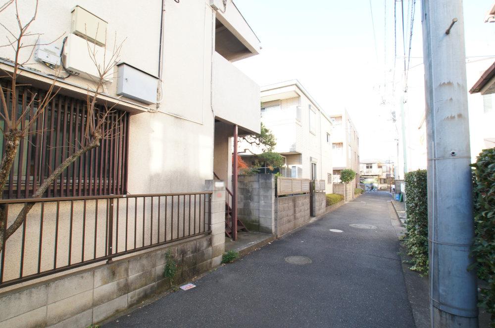 Local photos, including front road. primary school, Junior high school is also there a happy location is also close to children. 