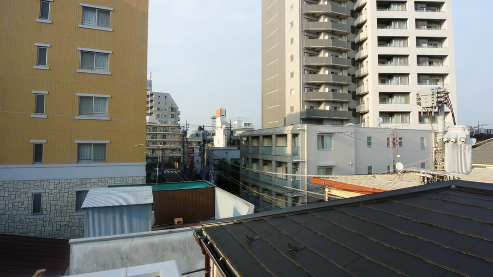 View photos from the dwelling unit. Indoor (06 May 2013) Shooting