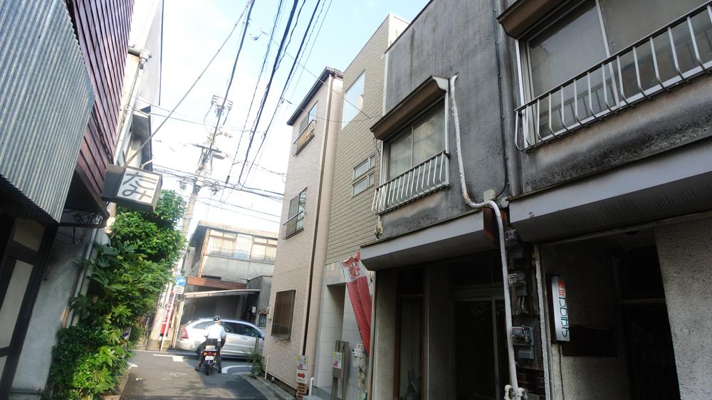 Local photos, including front road. Local (July 2013) Shooting