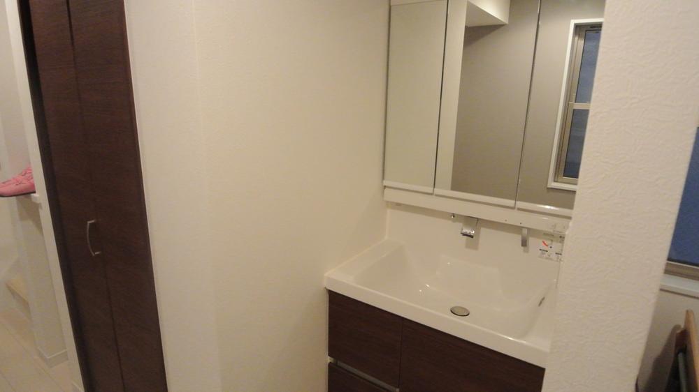 Wash basin, toilet. Indoor (July 2013) Shooting