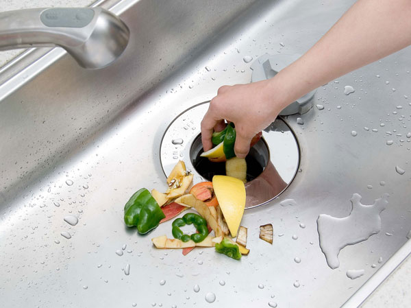 Kitchen.  [Disposer] Standard equipped with a convenient disposal which can be passed by grinding garbage. Without reservoir garbage, You can use the kitchen clean.  ※ Except for some garbage (same specifications)