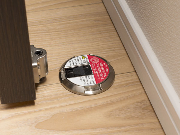 Other.  [One push door stopper] The doorway of the room we have established a one-push type of stopper for fixed in a state that opened the door. Fixing of the door with a simple operation ・ We care so as to be released.
