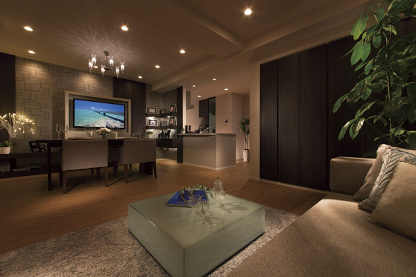 Living.  [Living space of fine nestled] Flooring Ya stuck to the texture of the gentle grain and wood, Warm gently from foot adoption of floor heating, etc., We seek a living space to feel the joy of live.  ※ Indoor photo of the web is model room C1 type design change plan. Some optional specifications (surcharge ・ Application deadline have) are included.