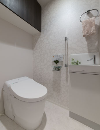 Toilet.  [Tankless toilet] The inside of the toilet bowl, Your easy-care borderless shape. Auto flush with.