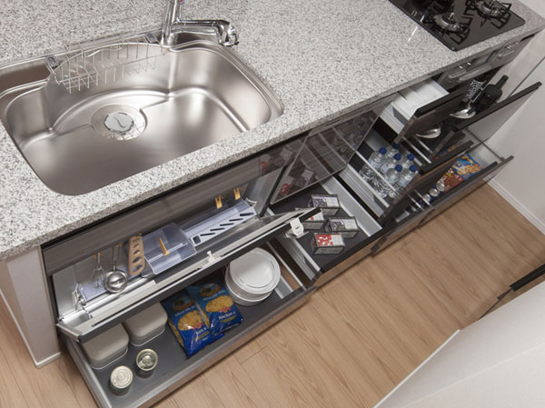 Kitchen.  [Blum ・ Bull motion mechanism with slide stocker] Sliding can also easily out which was housed in the back. Slowly closing Blum ・ It is a storage space with a bull motion mechanism.  ※ Except for some small drawer.