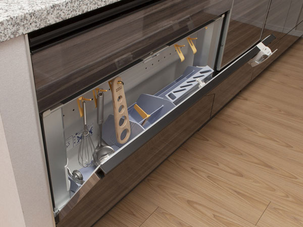 Kitchen.  [Door pocket storage ・ Towel rack] It can accommodate the cookware to be used around the sink in a vertical, What you need easily taken out you can see at a glance. It is useful because it can be opened and closed with the push of a door.