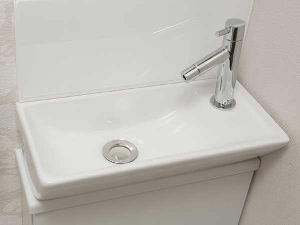 Toilet.  [Hand wash counter] It has established a separate hand-washing counter of a modern atmosphere.