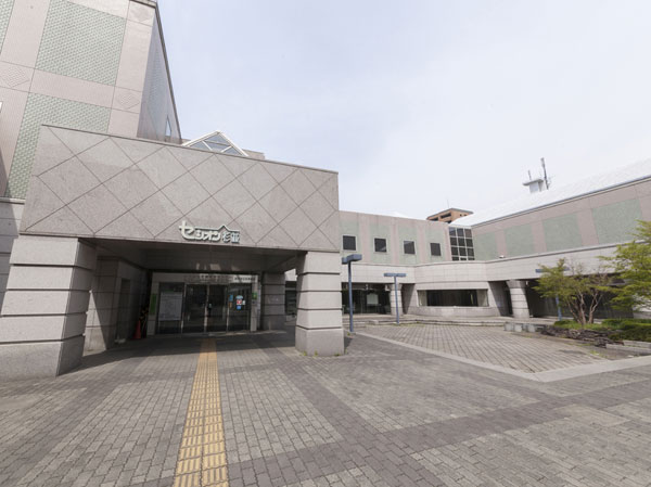 Surrounding environment. Seshion Suginami (about 680m ・ Walk 9 minutes) (Kumin office, Regional Kumin Center, Social Education Center) administration ・ Complex having a function of culture. The meaning of "encounter" in Spanish and "Seshion". Family register ・ seal ・ It performs various types of counter services, such as a tax in addition to the "residents office", "Social Education Center", There is also a "regional Kumin Center", Hall and meeting room, music room, Using such as cooking chamber, It has become a gathering place.