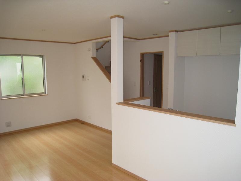 Same specifications photos (living). Seller construction cases _ living