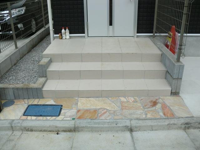 Entrance. Entrance approach