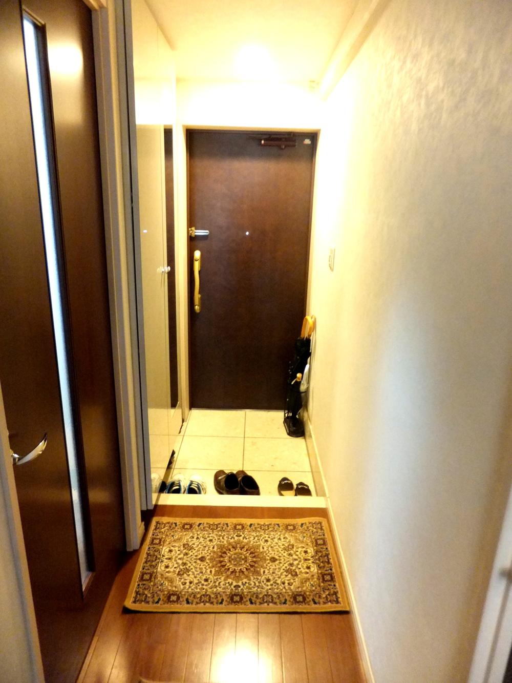 Entrance. Local (12 May 2013) Shooting