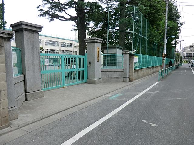 Primary school. 640m to Suginami Ward Momoi third elementary school