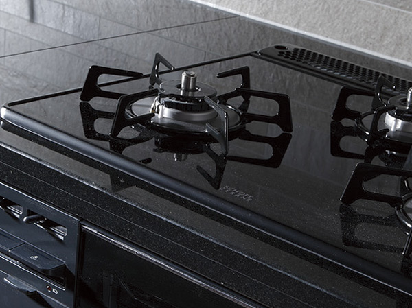 Kitchen.  [Glass top stove] Adopt a simple gas stove of glass-top type to care strongly to shock. It looks beautiful, It will produce the elegant kitchen.