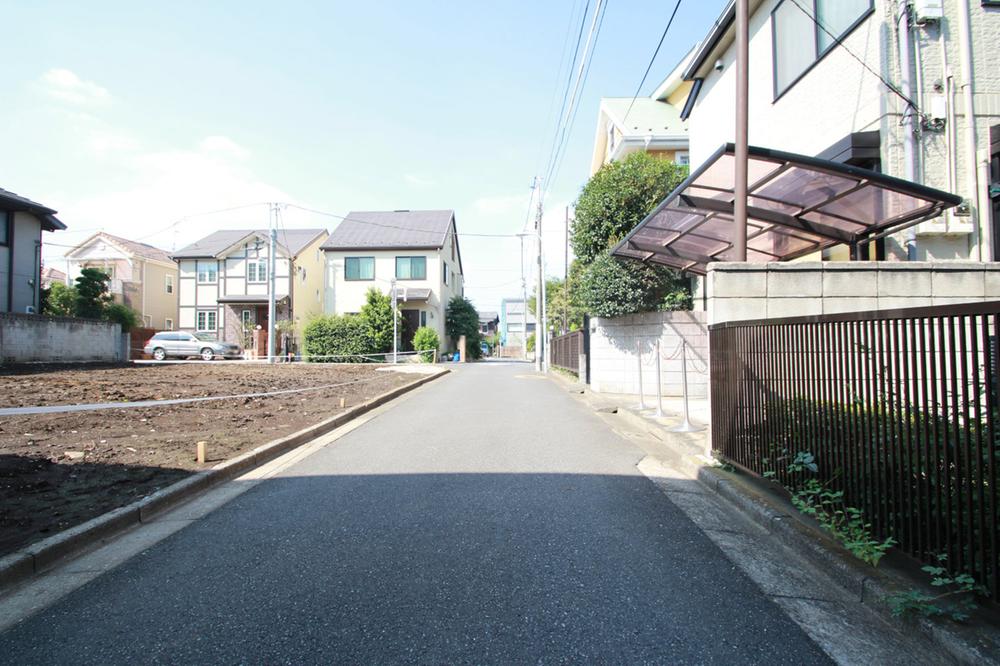 Local photos, including front road. All sections is shaping land. Please choose your favorite compartment.