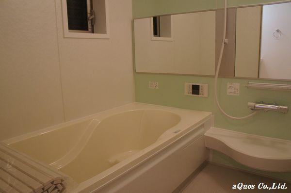 Bathroom. Indoor (12 May 2013) Shooting