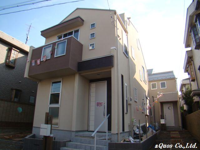 Local appearance photo. Local (10 May 2013) Shooting