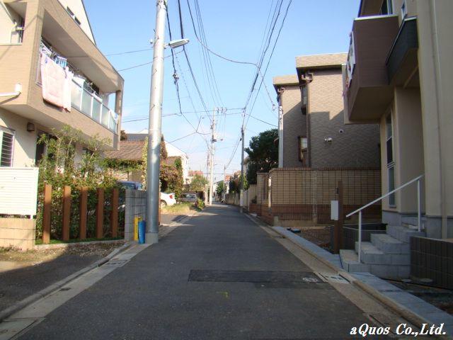 Local photos, including front road. Local (10 May 2013) Shooting