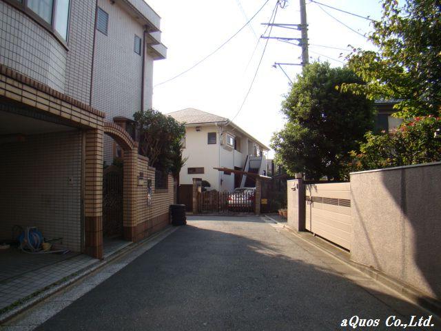 Local photos, including front road. Local (10 May 2013) Shooting