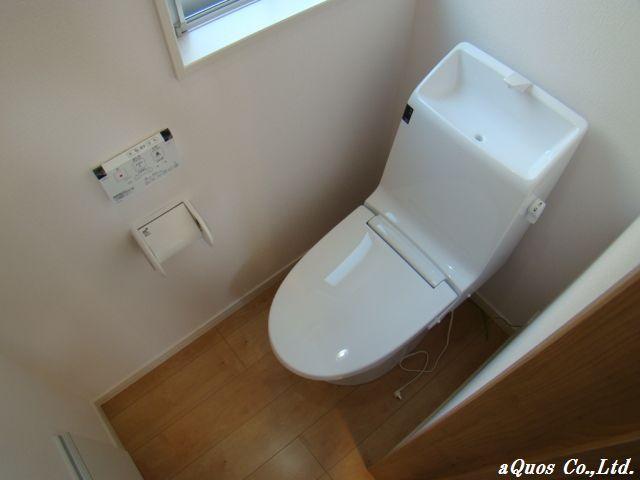 Toilet. Indoor (10 May 2013) Shooting