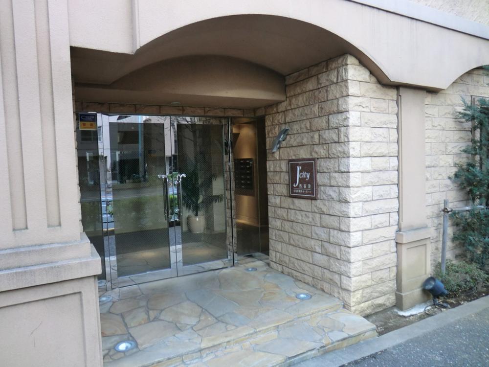 Entrance. Common areas