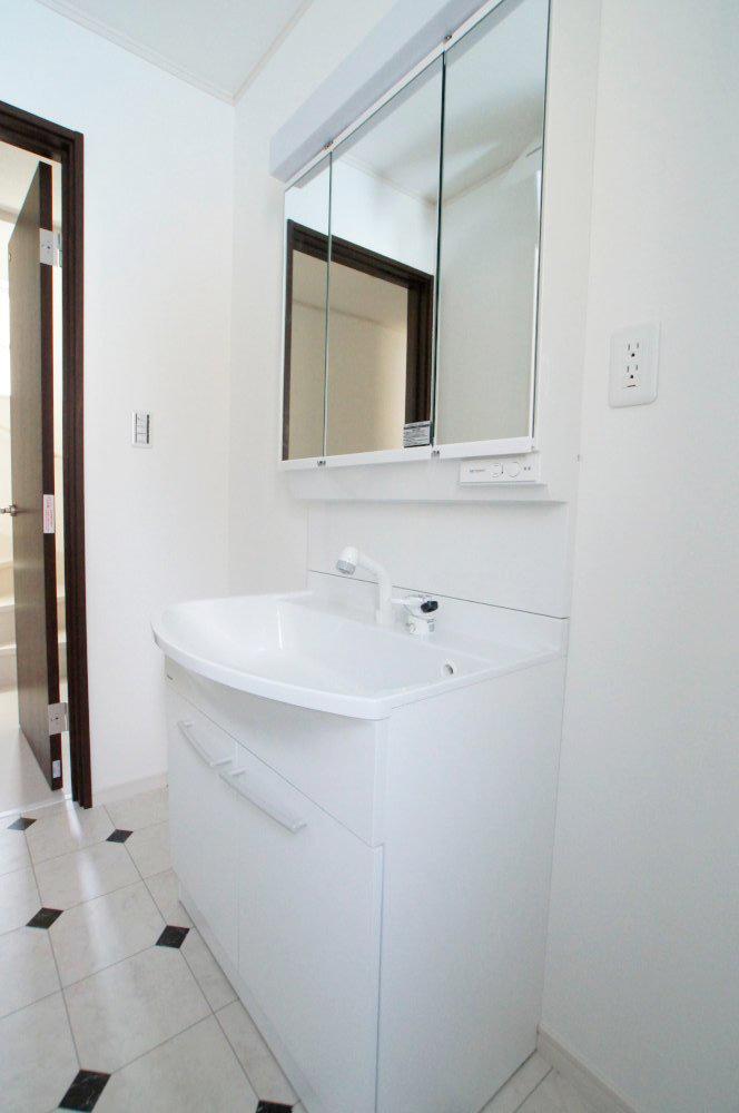 Wash basin, toilet. It will wash basin with shampoo dresser.