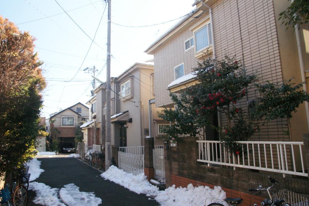 Local photos, including front road. Since facing the north road building is easy to architecture. 