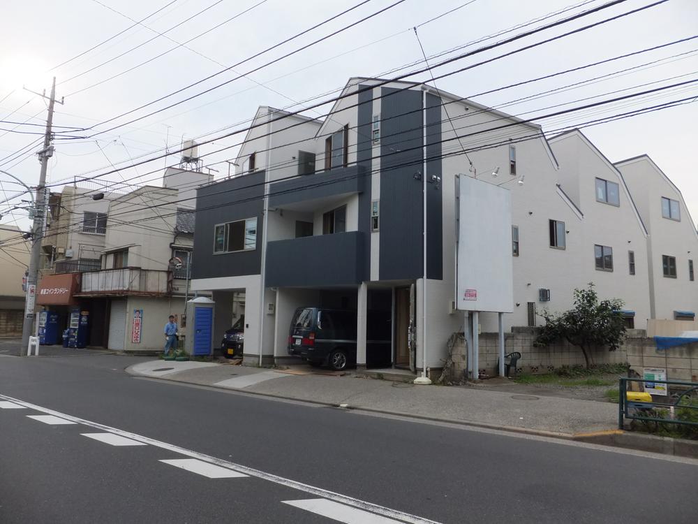 Local photos, including front road. Local (August 2013) Shooting