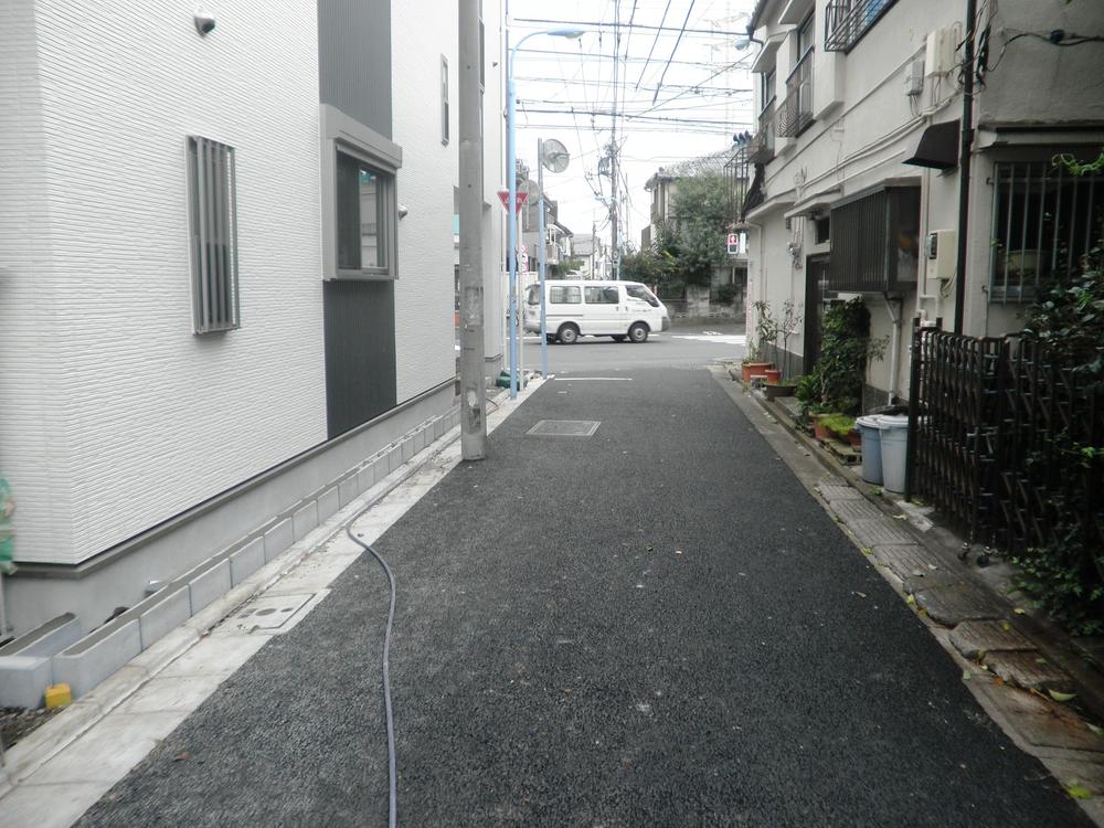 Local photos, including front road. Local (September 2013) Shooting (B Building)