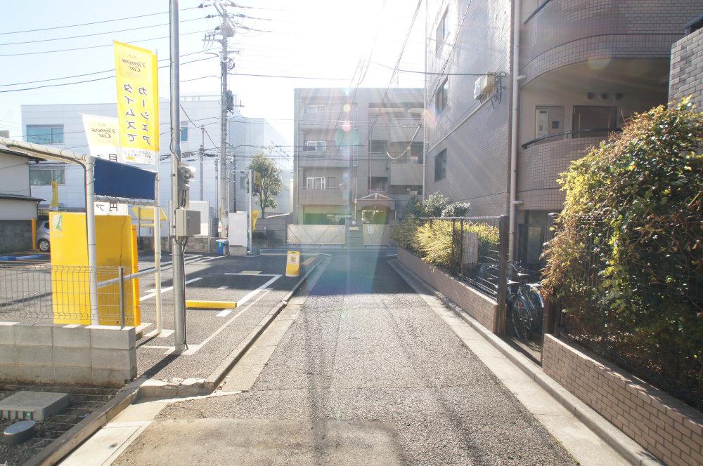 Local photos, including front road. Front road is less car street, Small children is also safe.