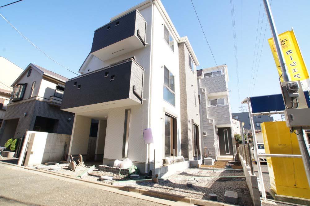 Local appearance photo. New construction sale of Suginami Takaidohigashi 4-chome. Now in the final 1 buildings. That it has completed building, You can preview any time. Inokashira "Takaido" station walk 9 minutes, "Hamadayama" is a good location of the station a 15-minute walk. Please have a look once.