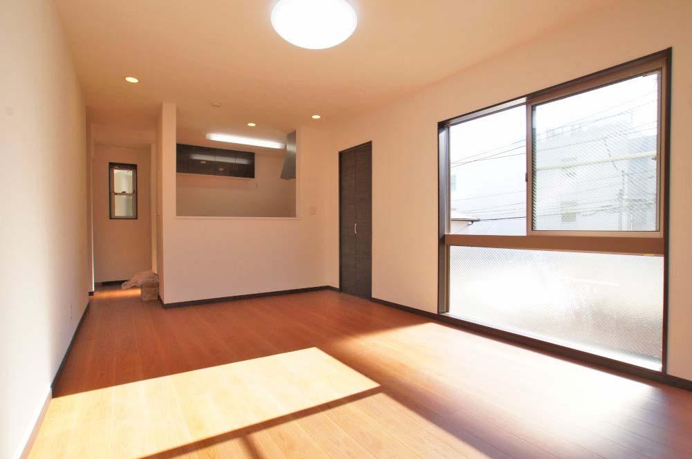 Living. It is living with floor heating to warm the feet. Since the south-facing a day is good.