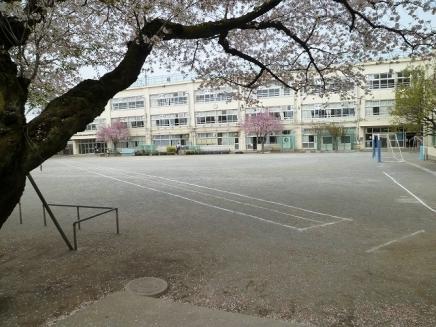 Primary school. Takaido 168m until the fourth elementary school