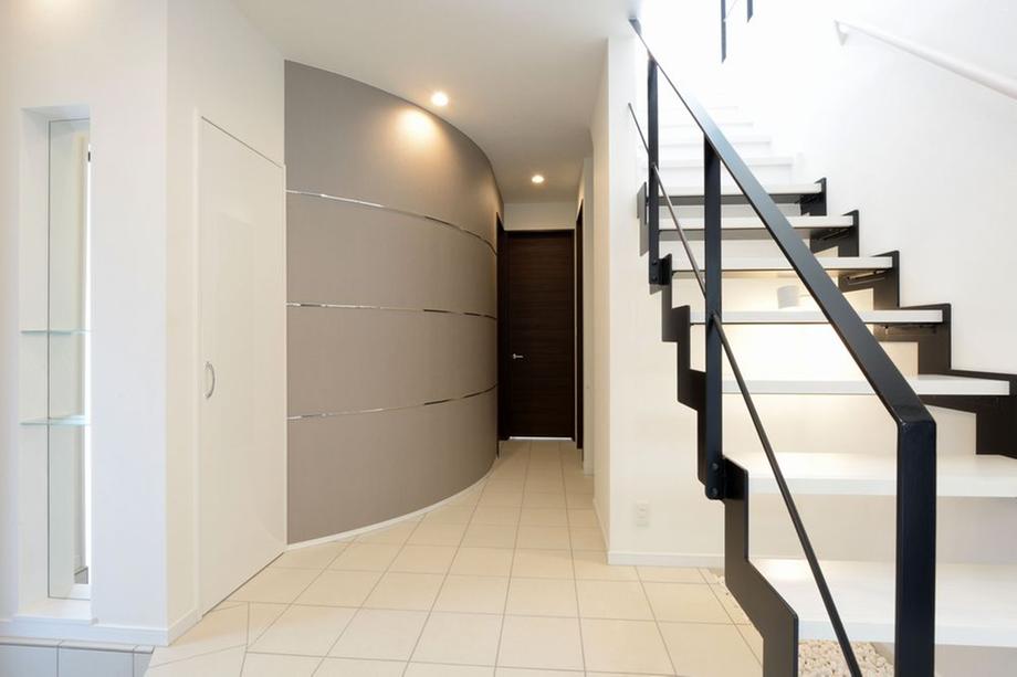 Entrance. Enforcement example