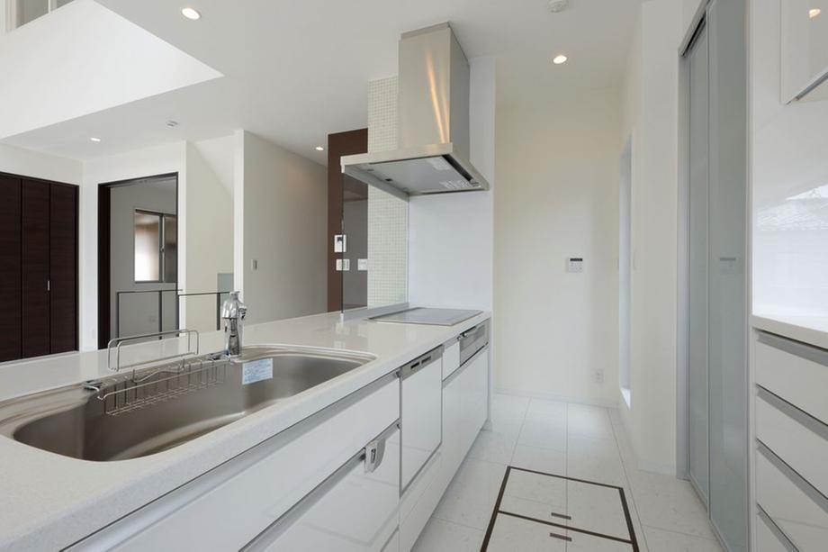 Same specifications photo (kitchen). Enforcement example