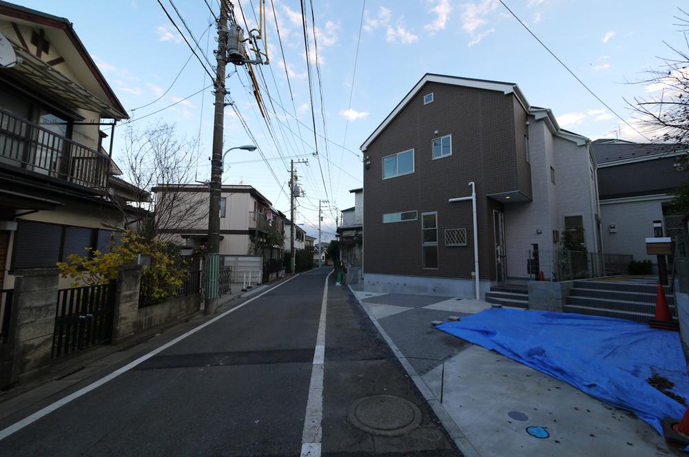 Local photos, including front road. Local (12 May 2013) Shooting