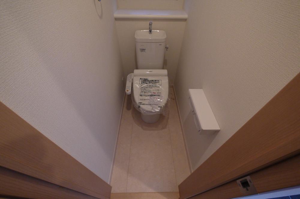 Toilet. Indoor (12 May 2013) Shooting