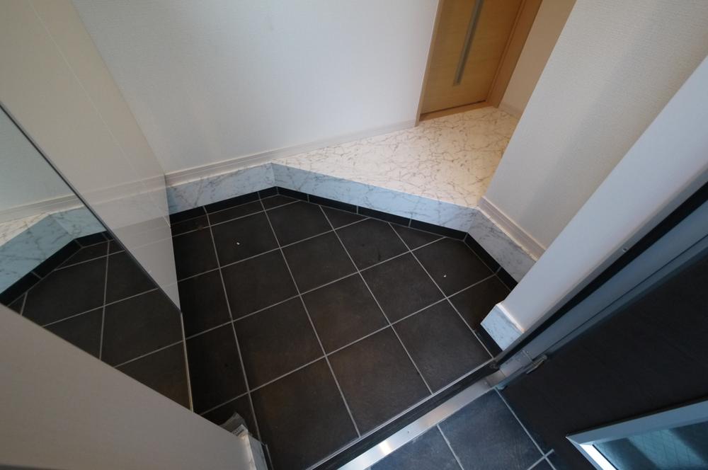 Entrance. Local (12 May 2013) Shooting