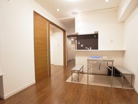 Living.  ◆ New interior renovation completed ◆ 4 direction room, Good is per yang ◆ Pet breeding Allowed (bylaws Yes) ◆ 1 is a floor 1 household ◆