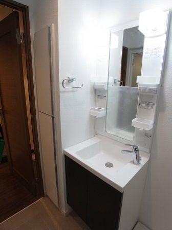 Wash basin, toilet.  ◆ New interior renovation completed ◆