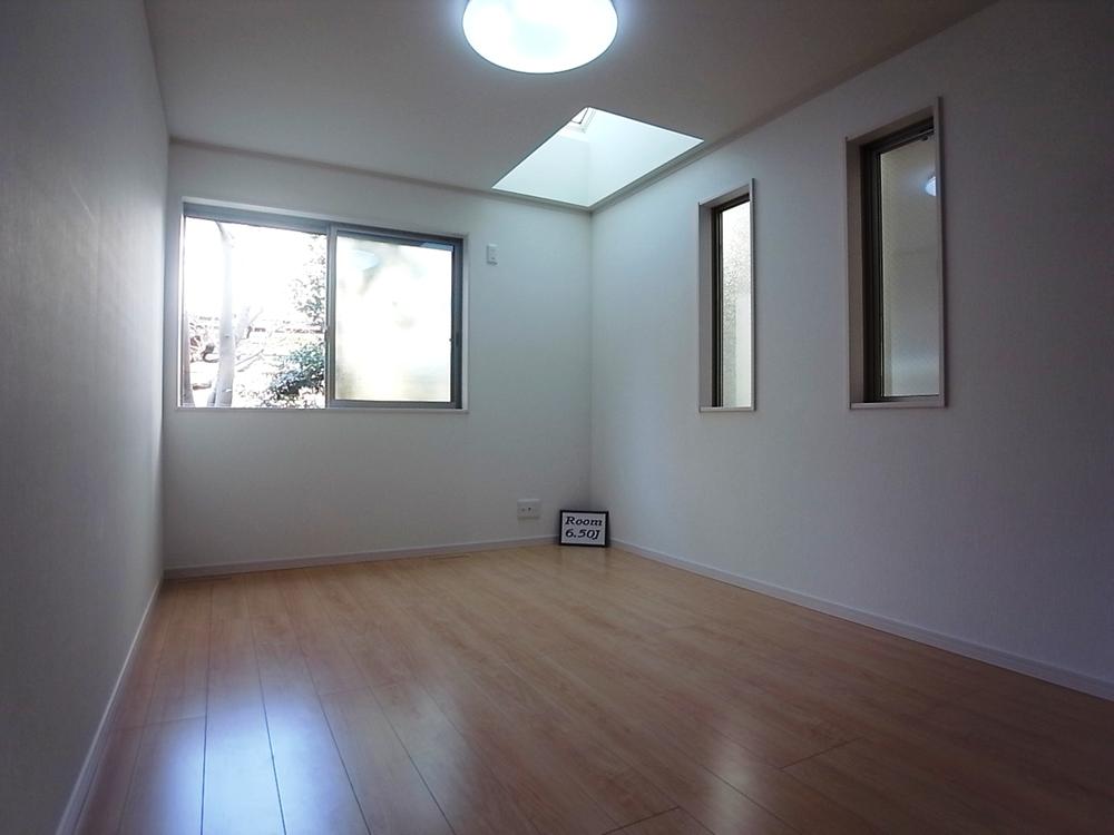 Same specifications photos (Other introspection). Western-style construction cases