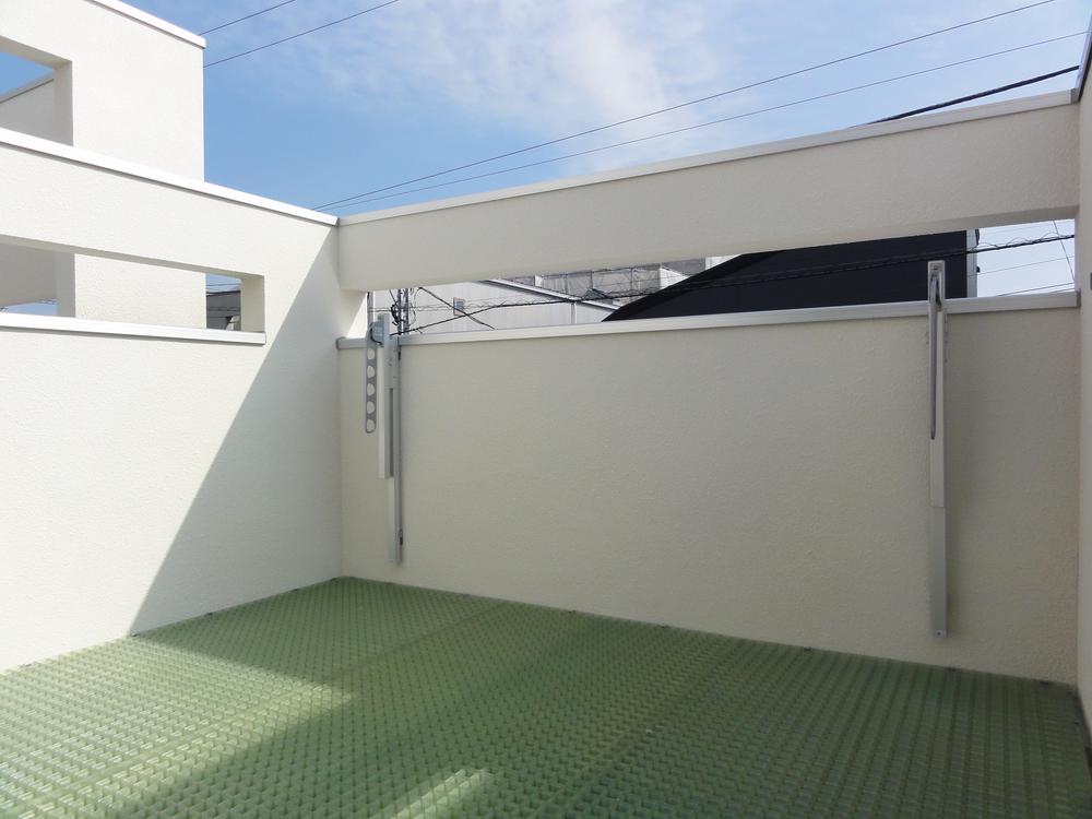 Balcony. Spacious balcony grating