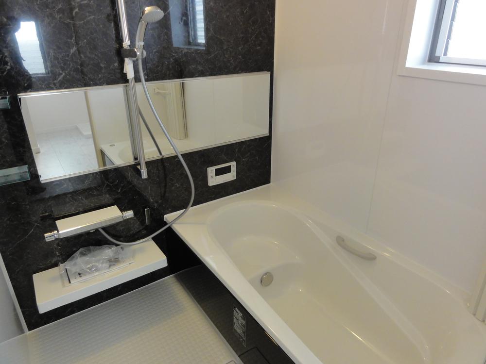 Bathroom. Relaxed some 1 pyeong size. 