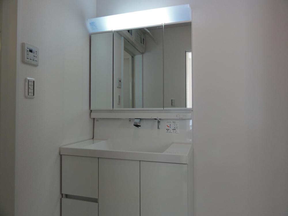 Wash basin, toilet. Easy-to-use 3LDK