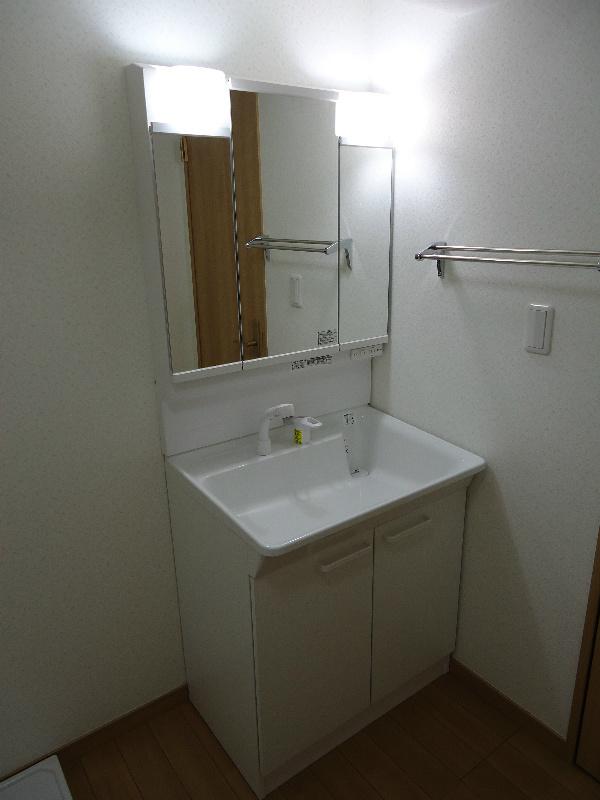 Wash basin, toilet