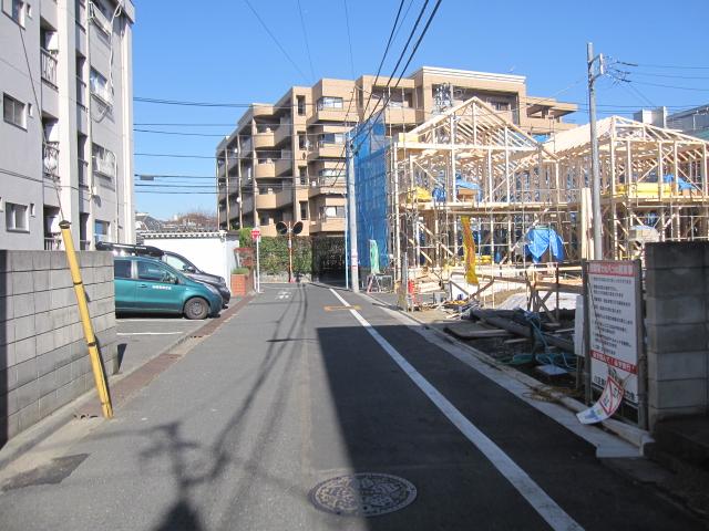 Local photos, including front road. West 5m road